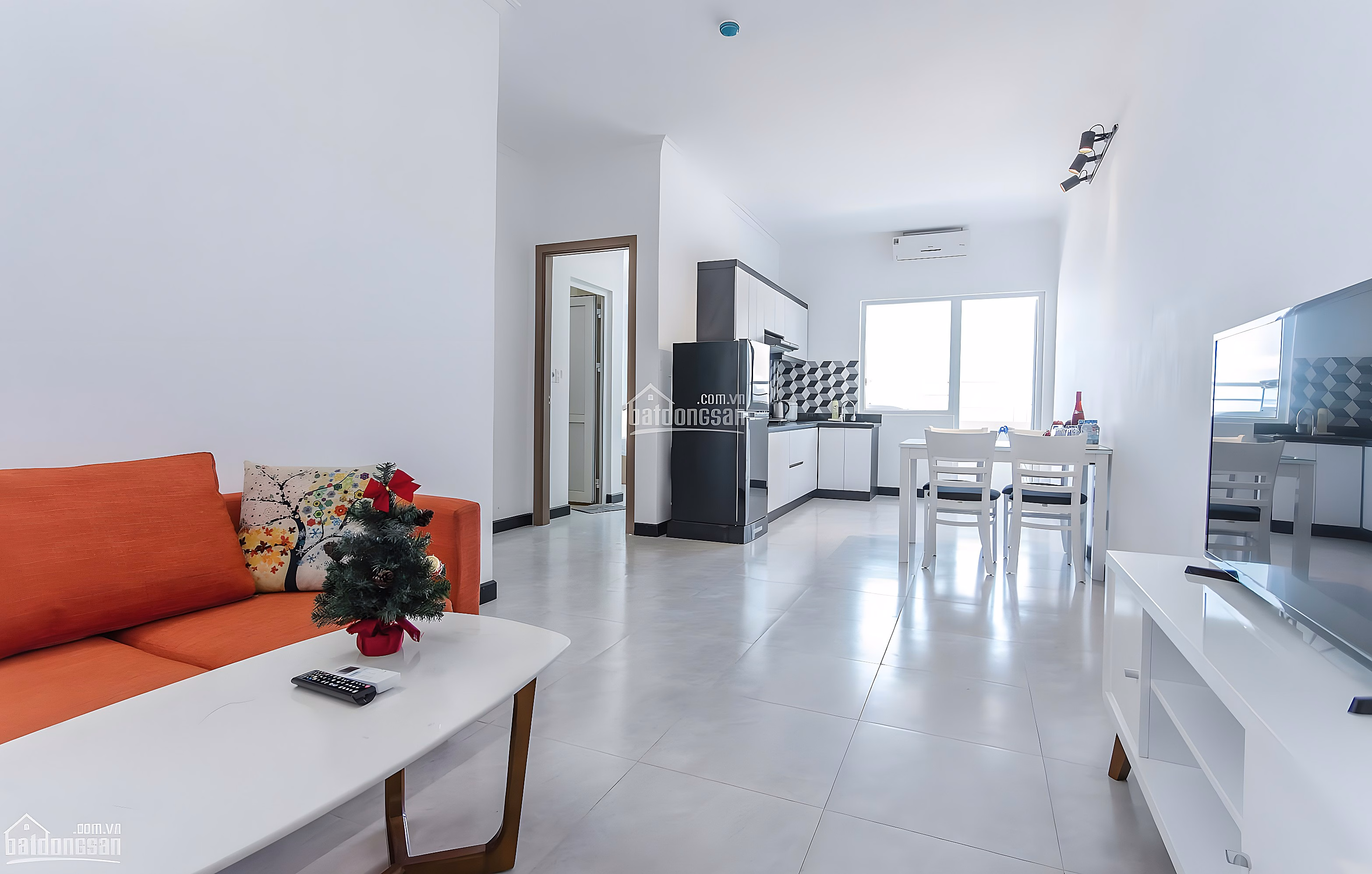 Cheap Nha Trang beachfront tourist apartment for rent from 8xx/day, 11 million/month