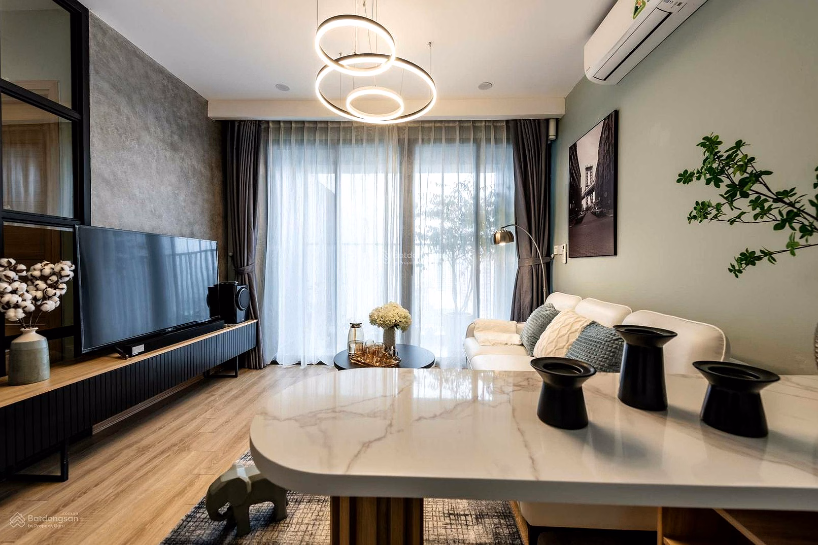 Owner sells 2-bedroom apartment, area 71.22m2, BC Southeast, apartment 90 Nguyen Tuan, price 6.9 billion - Contact 0932 392 ***