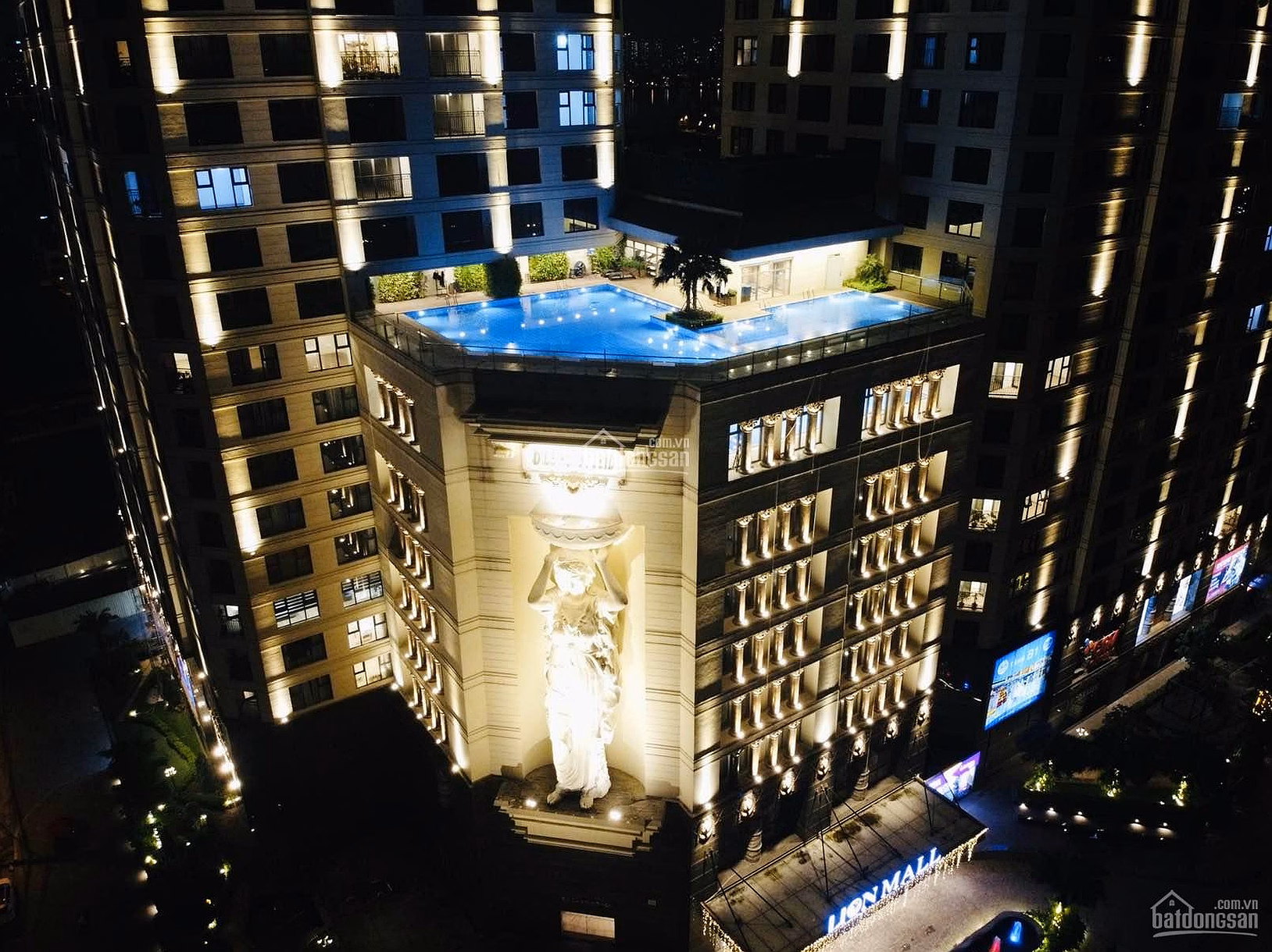 I need to sell urgently 3 bedroom apartment 111m2 Quang An - Tay Ho district, red book 18 billion***