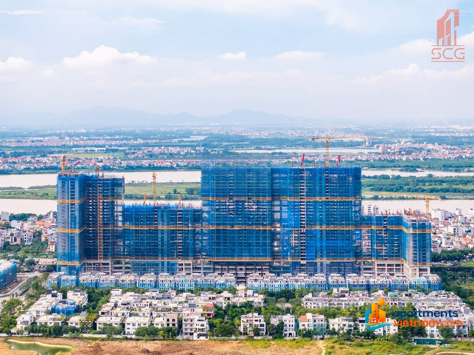 Open for sale Noble Crystal Tay Ho sky villa 280m² with swimming pool view of West Lake and Red River, Nhat Tan Bridge at night