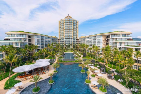 Selling urgently at a loss on the sale contract, price 5.2 billion, apartment 102m2 (2 bedrooms) InterContinental Phu Quoc, contact: 0902 830 ***