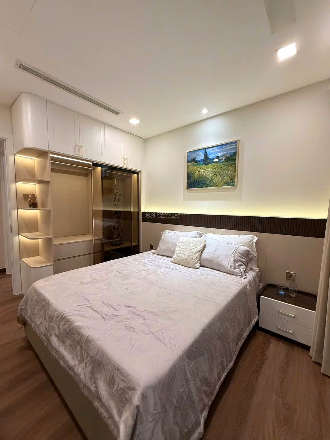 Selling luxury 3-bedroom apartment in Vinhomes Central Park 115m2 with park view***
