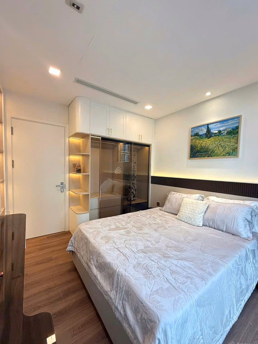 Selling luxury 3-bedroom apartment in Vinhomes Central Park 115m2 with park view***