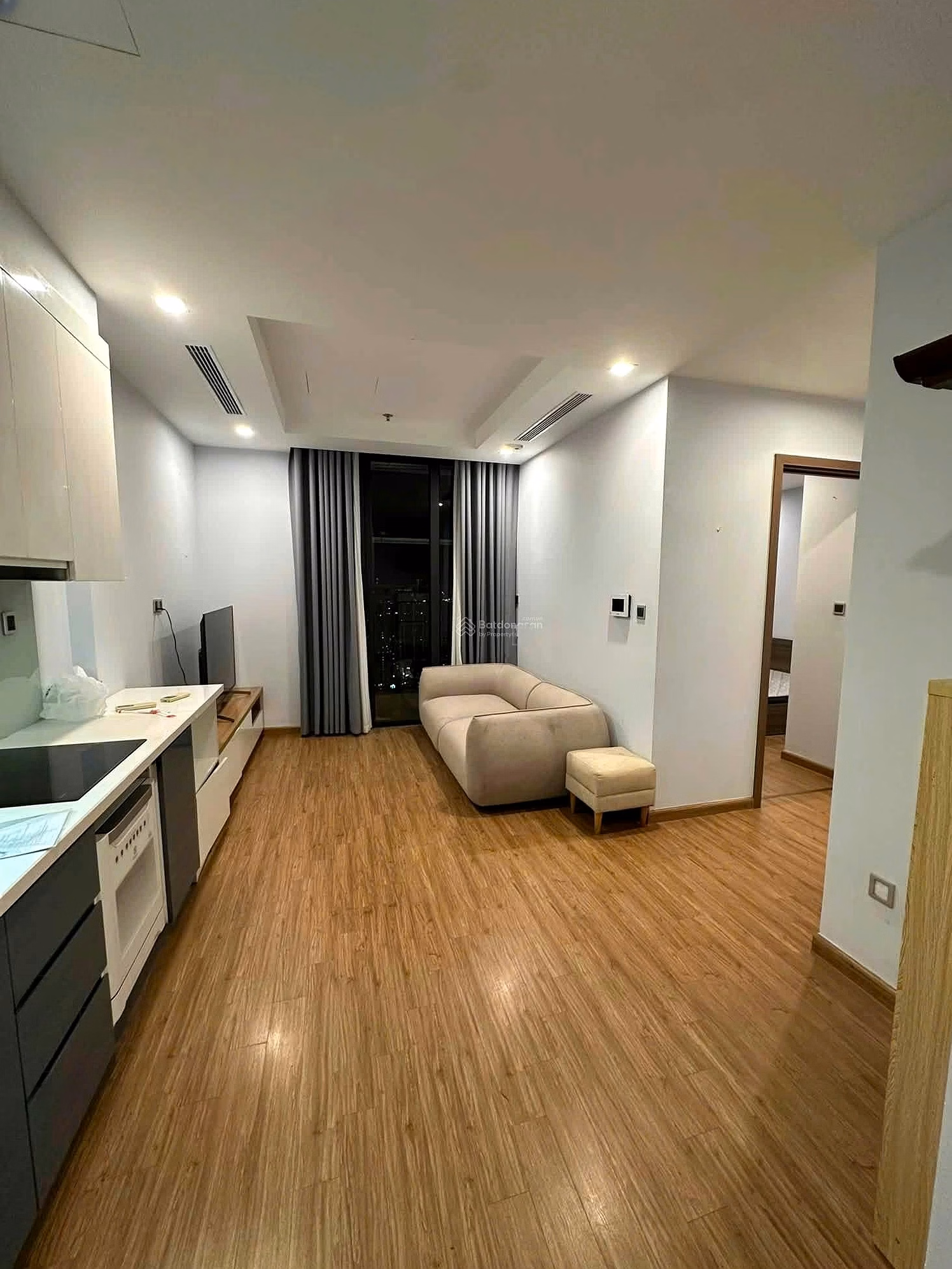 (Super offer) Vinhomes GreenBay apartment building for rent from studio to 1,2,3,4N, bargain price 0968 381 ***