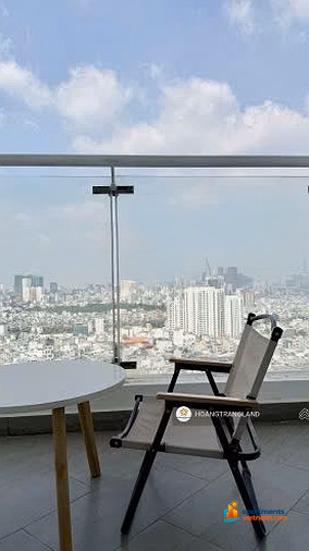 Rent now a 3-bedroom apartment with large balcony for only 14 million, high floor with city view***