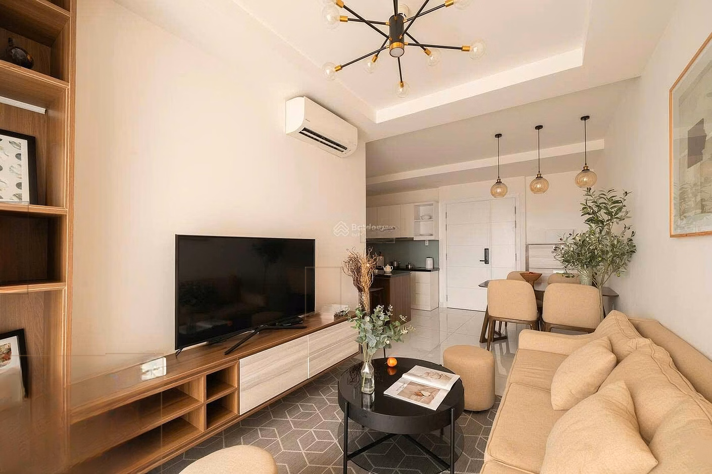 Directly from the investor - Terra Royal apartment for sale in District 3 - price 6.2 billion, 2 Bedrooms. Investor***