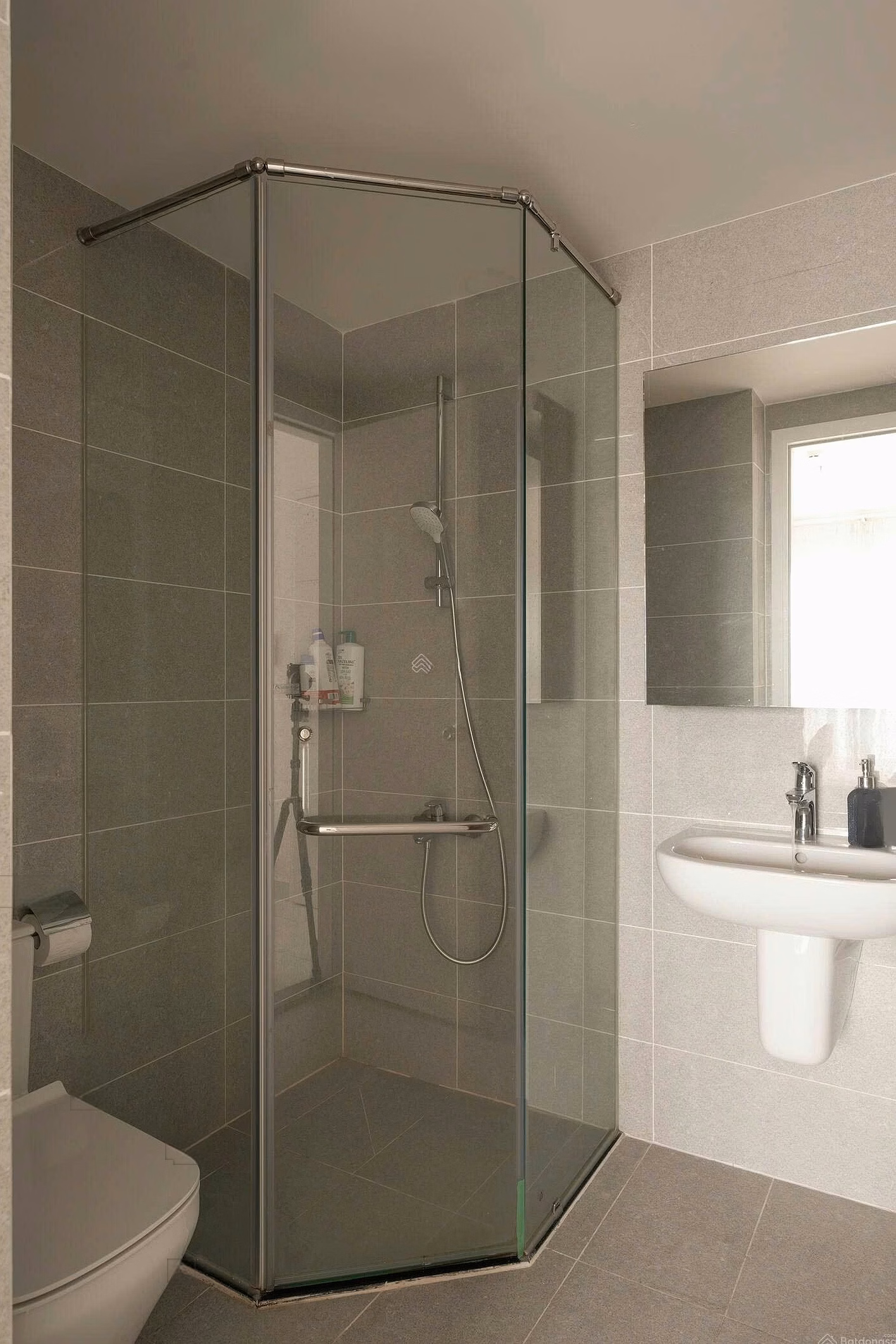 Directly from the investor - Terra Royal apartment for sale in District 3 - price 6.2 billion, 2 Bedrooms. Investor***