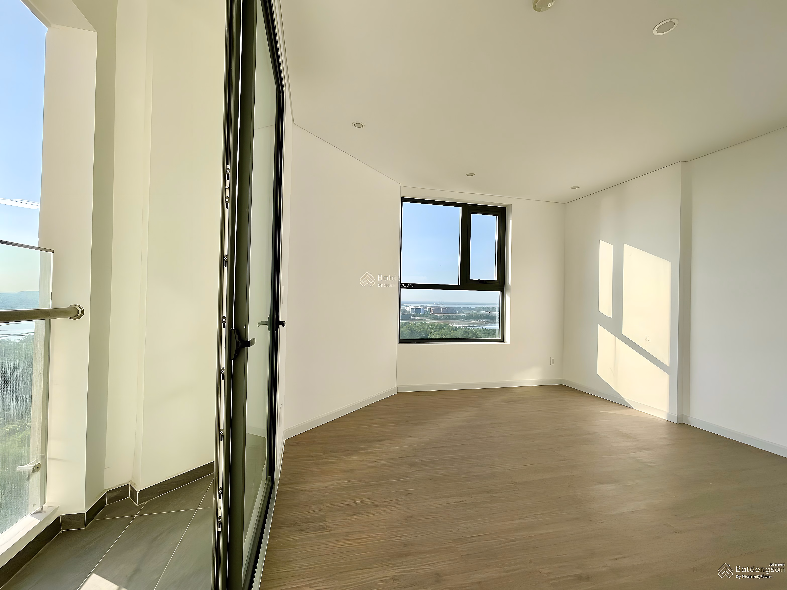 Selling 2-bedroom apartment, corner apartment B03, Thu Thiem Dragon apartment building - direct view of the park and swimming pool