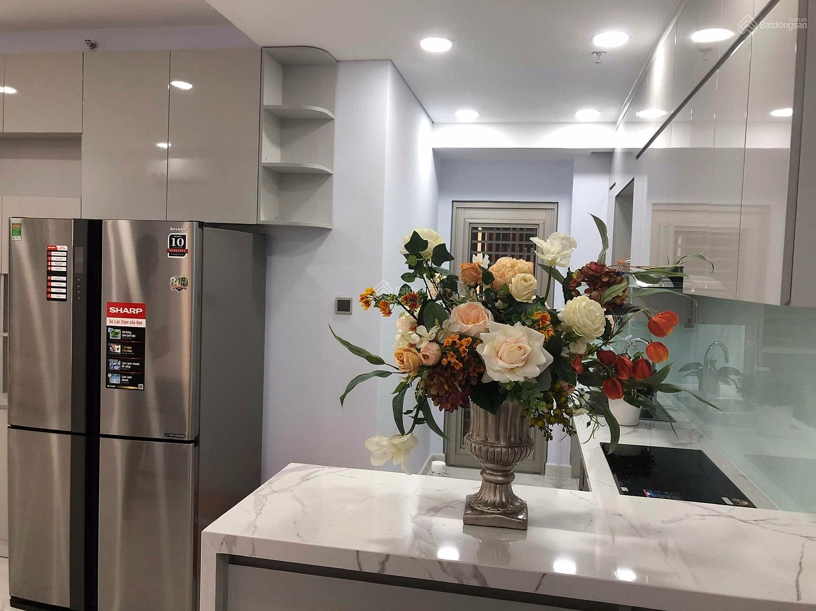 The owner urgently sells Midtown, 90m2, 2 bedrooms, full high-end furniture, only 9.3 billion with fresh pink book, many good prices left