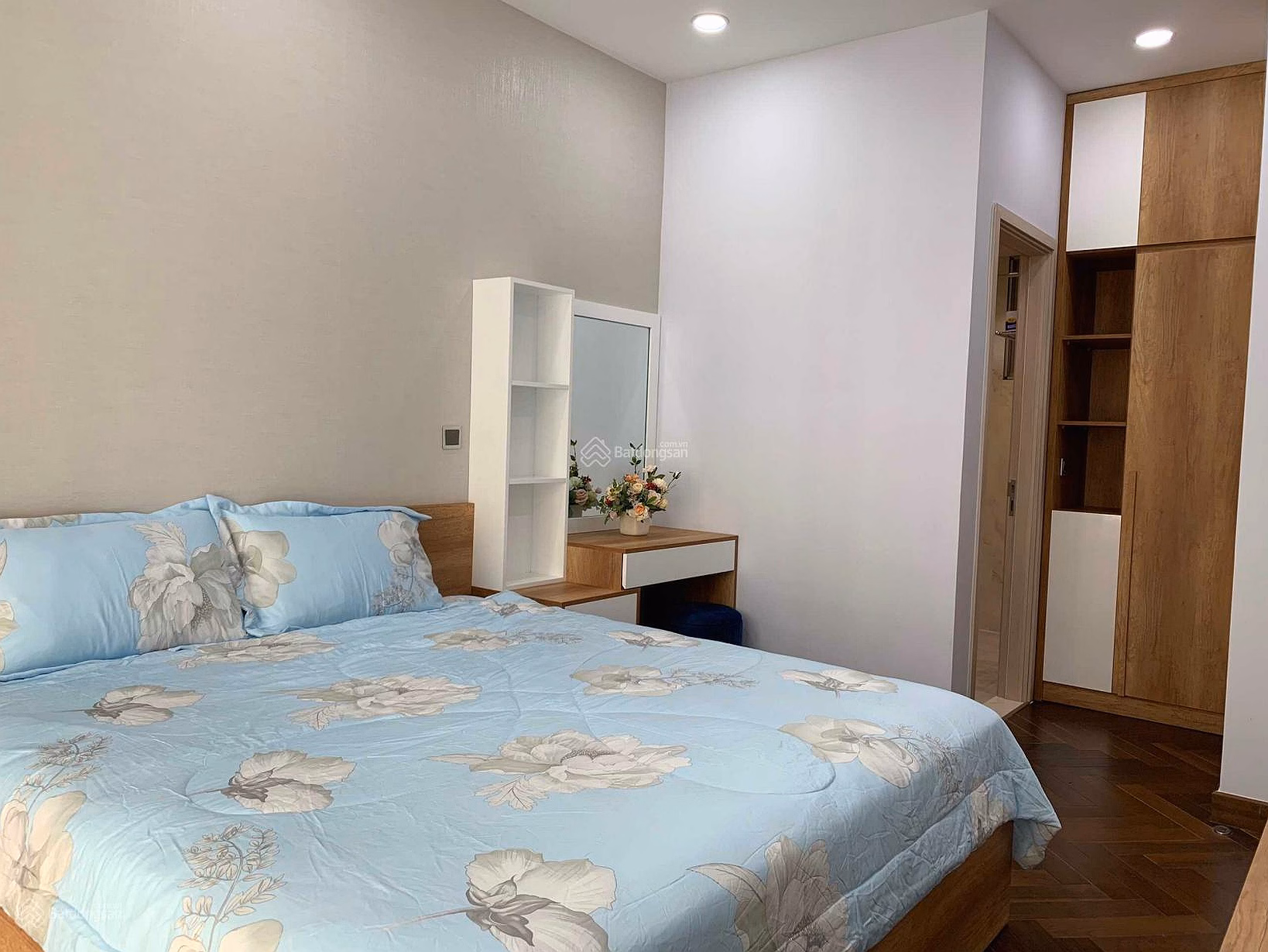 The owner urgently sells Midtown, 90m2, 2 bedrooms, full high-end furniture, only 9.3 billion with fresh pink book, many good prices left