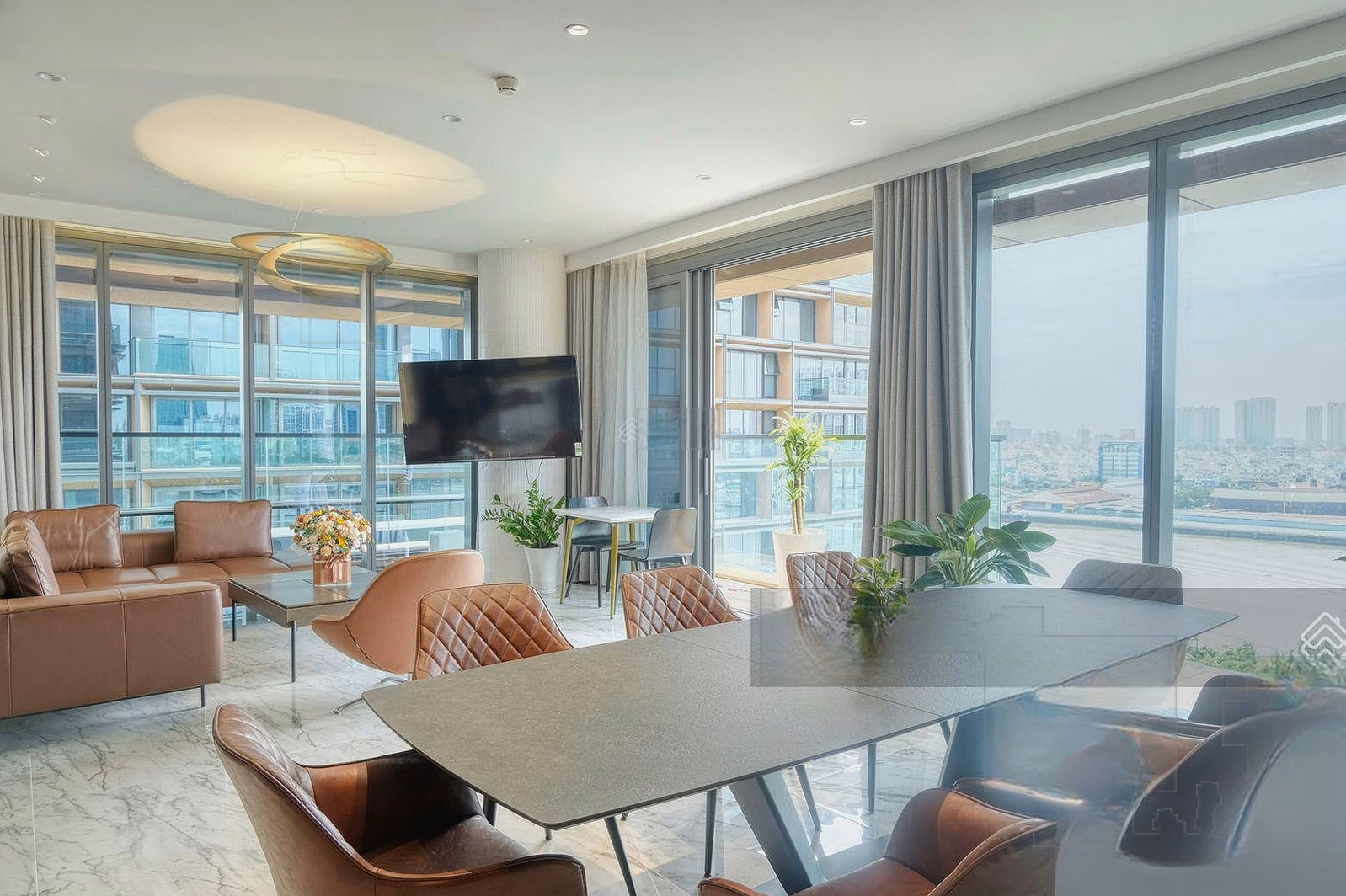 Urgent rent 3 bedroom apartment in Vinhomes Central Park, full view, river view, 120m2***