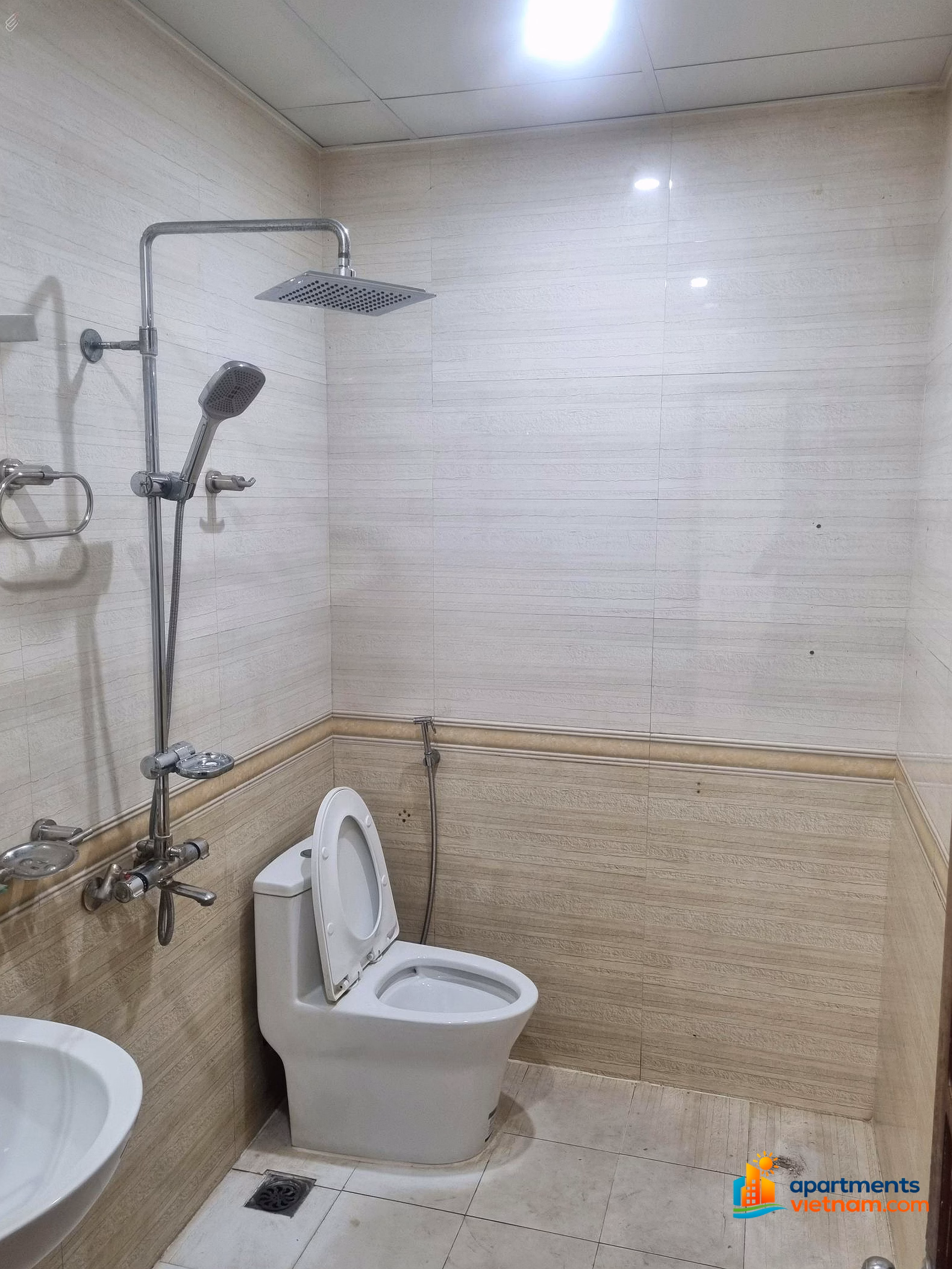 Apartment for rent 65 m2, building N3B, Trung Hoa Nhan Chinh area. Fully furnished for 9 million/month