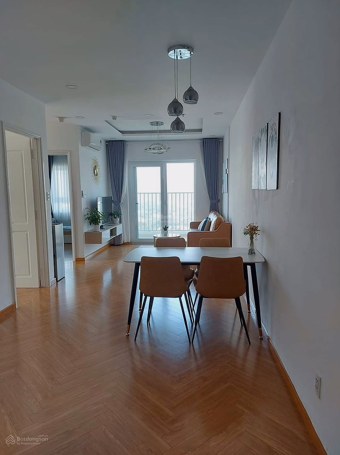 Selling corner apartment with 2 views (with book) 75m2 (2 bedrooms - 2 bathrooms) with free furniture for 3.1 billion*** Linh