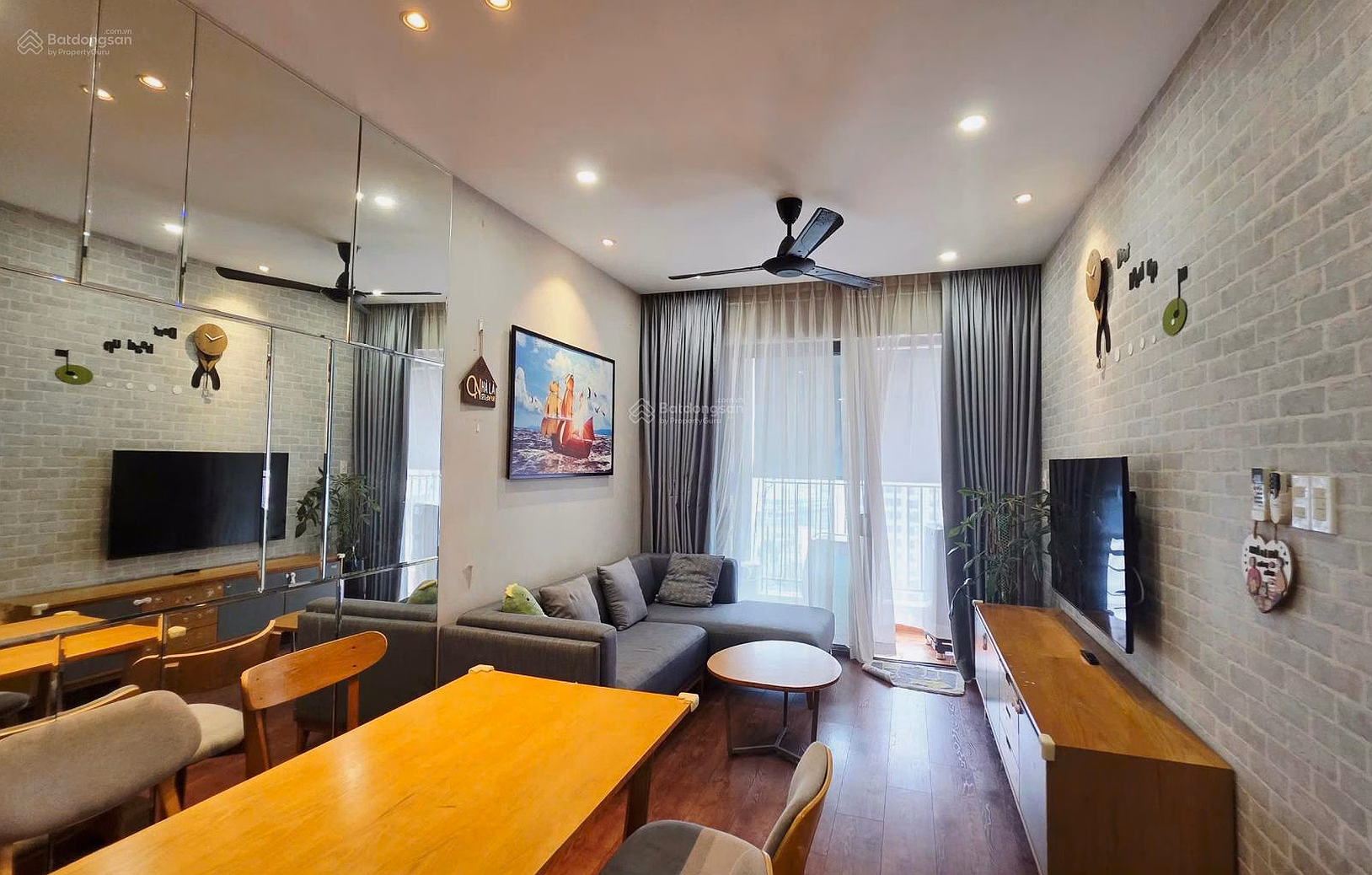 Selling My Duc Apartment, 95 m2, 3 bedrooms, free high-class furniture, good price 5.9 billion Contact 0908 871 *** Mai Lan My Duc Office