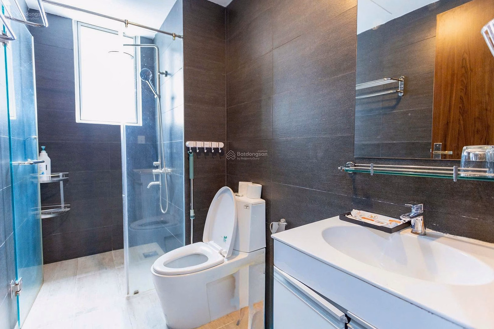 Specializing in shopping carts for renting many apartments in Sunrise City. 1-2-3-4 bedrooms fully furnished. 0383 422 *** Nha