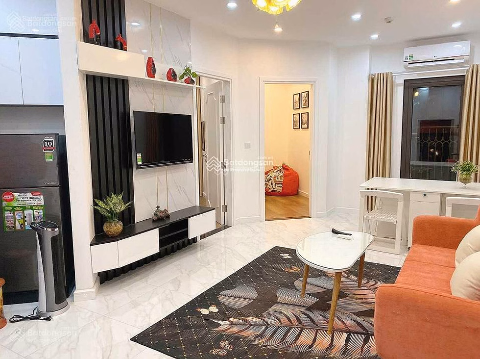 I need to sell Oriental Westlake Apartment, 174 Lac Long Quan, Tay Ho, 91m2, 3 bedrooms, fully furnished, 9.55 billion