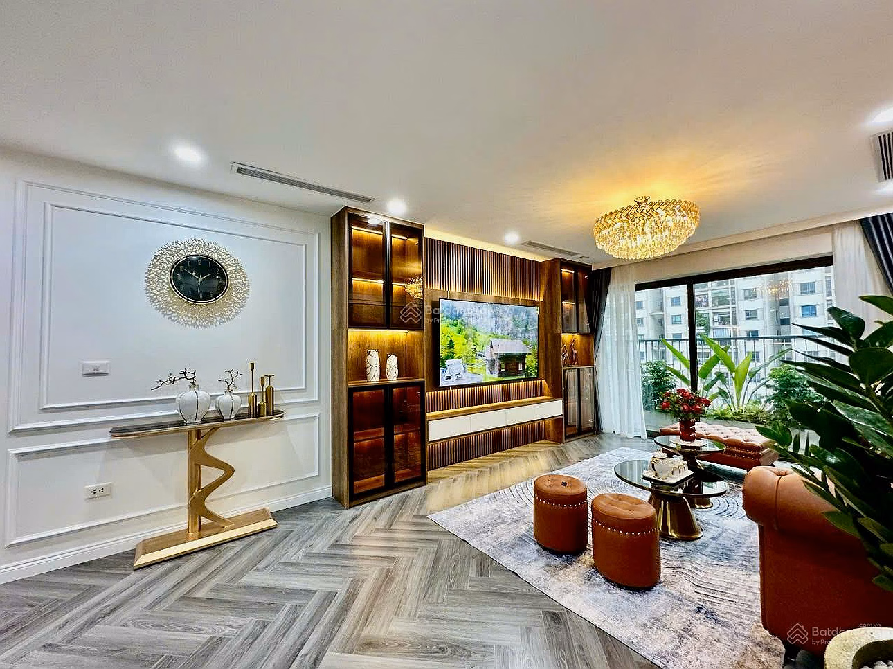 Family urgently needs to sell apartment on the 16th floor at N05, building 25T2, area 153.8m2, balcony with view of the inner area