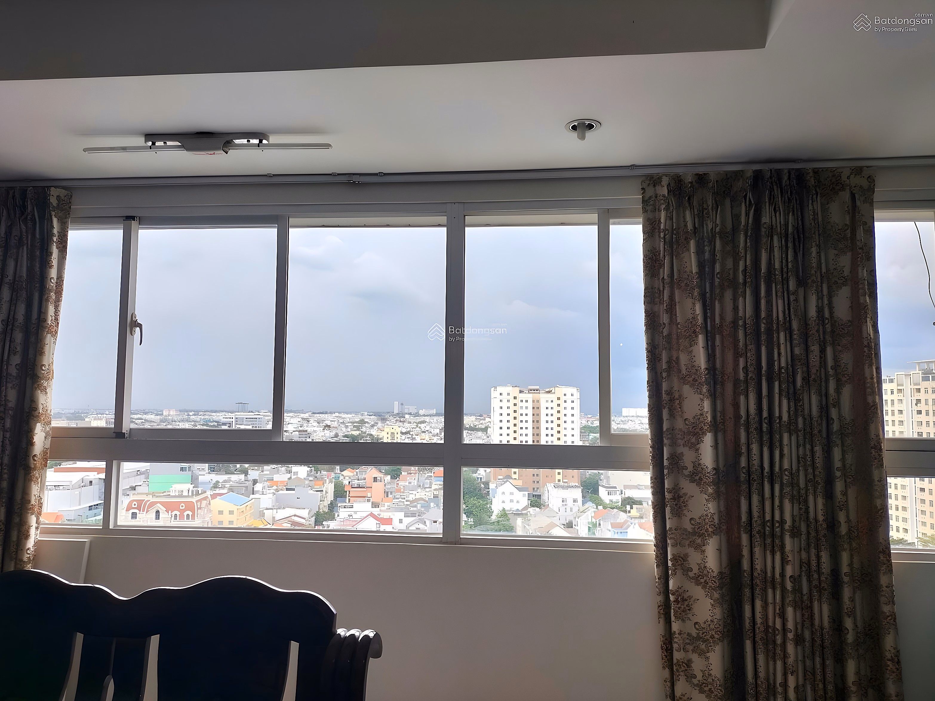 Rare item 4S Riverside apartment Corner apartment for rent: 2 bedrooms, 2 bathrooms, 80 m² with balcony, price 11 million. 0902 509 ***