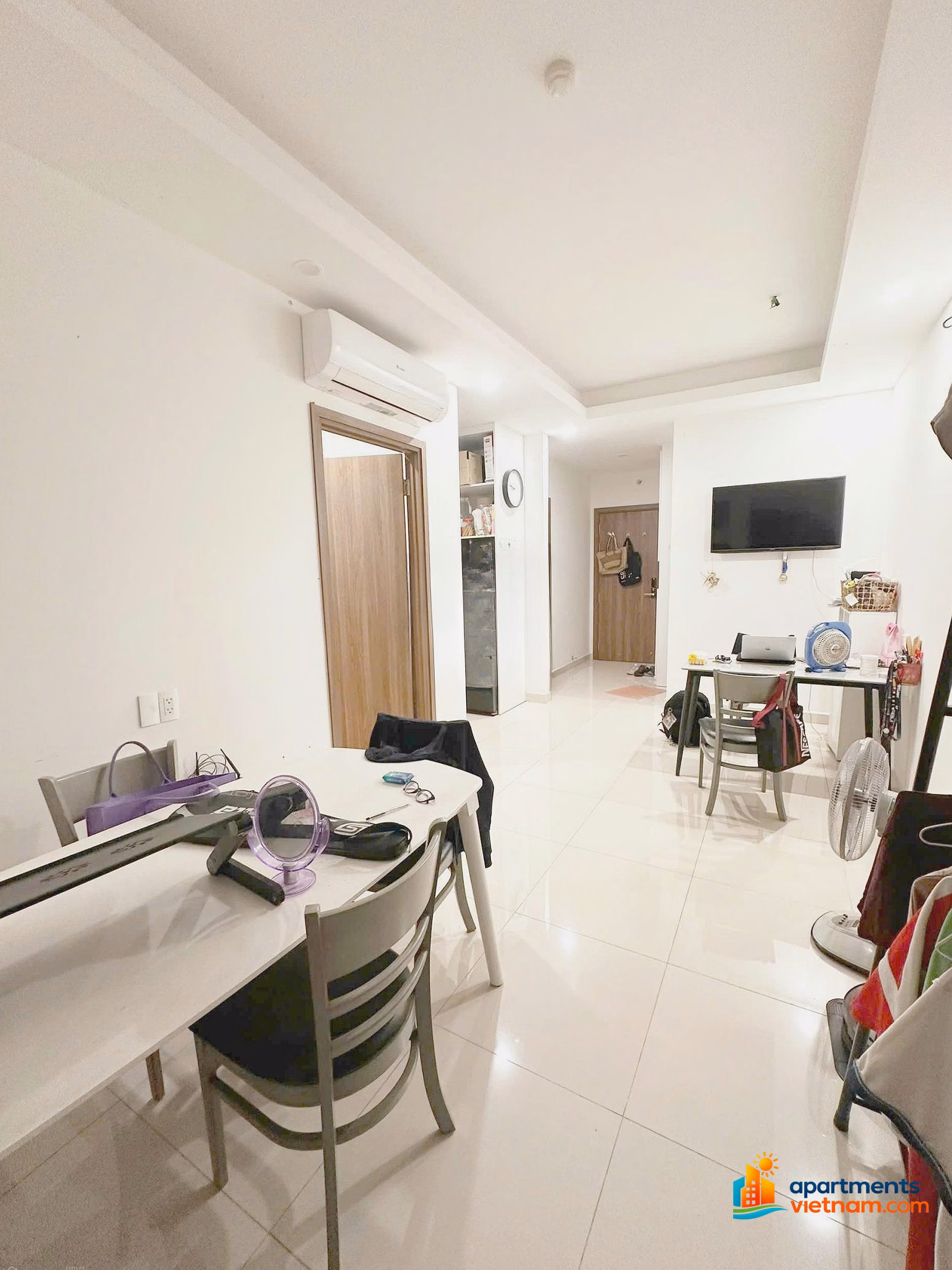 This month, selling Q7 Riverside 1 bedroom for 3.1 billion, including taxes and fees, with sales contract, with loan support 0911 850 ***