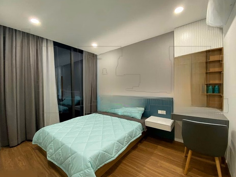 Eco Green 2 bedrooms, 2 bathrooms for rent, good price, new house 12-14 million, nice furniture, full temporary residence procedures 0939 720 ***