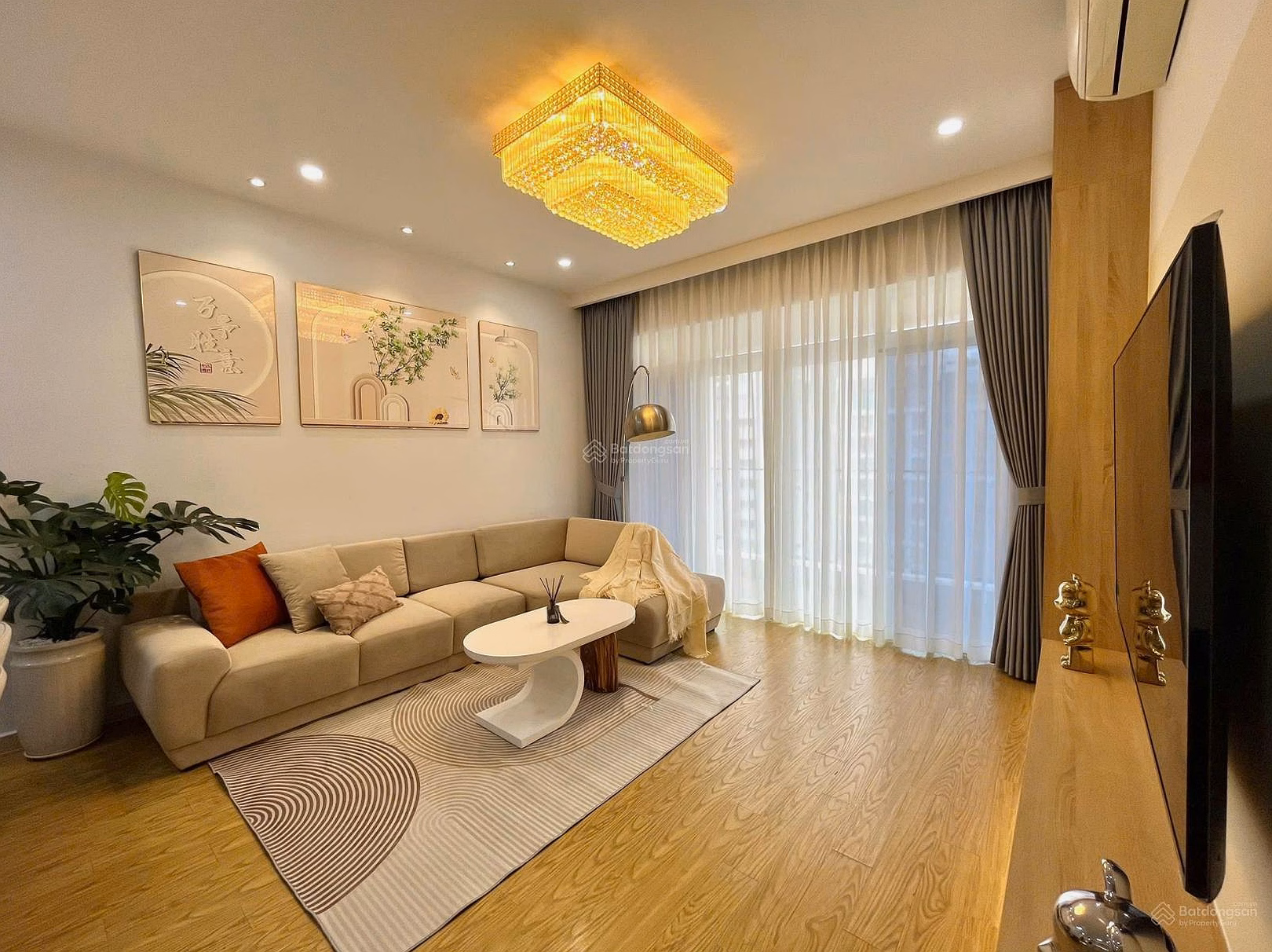 Quick sale of 3-bedroom apartment - 110m2, pool view, high-class furniture, Southeast direction