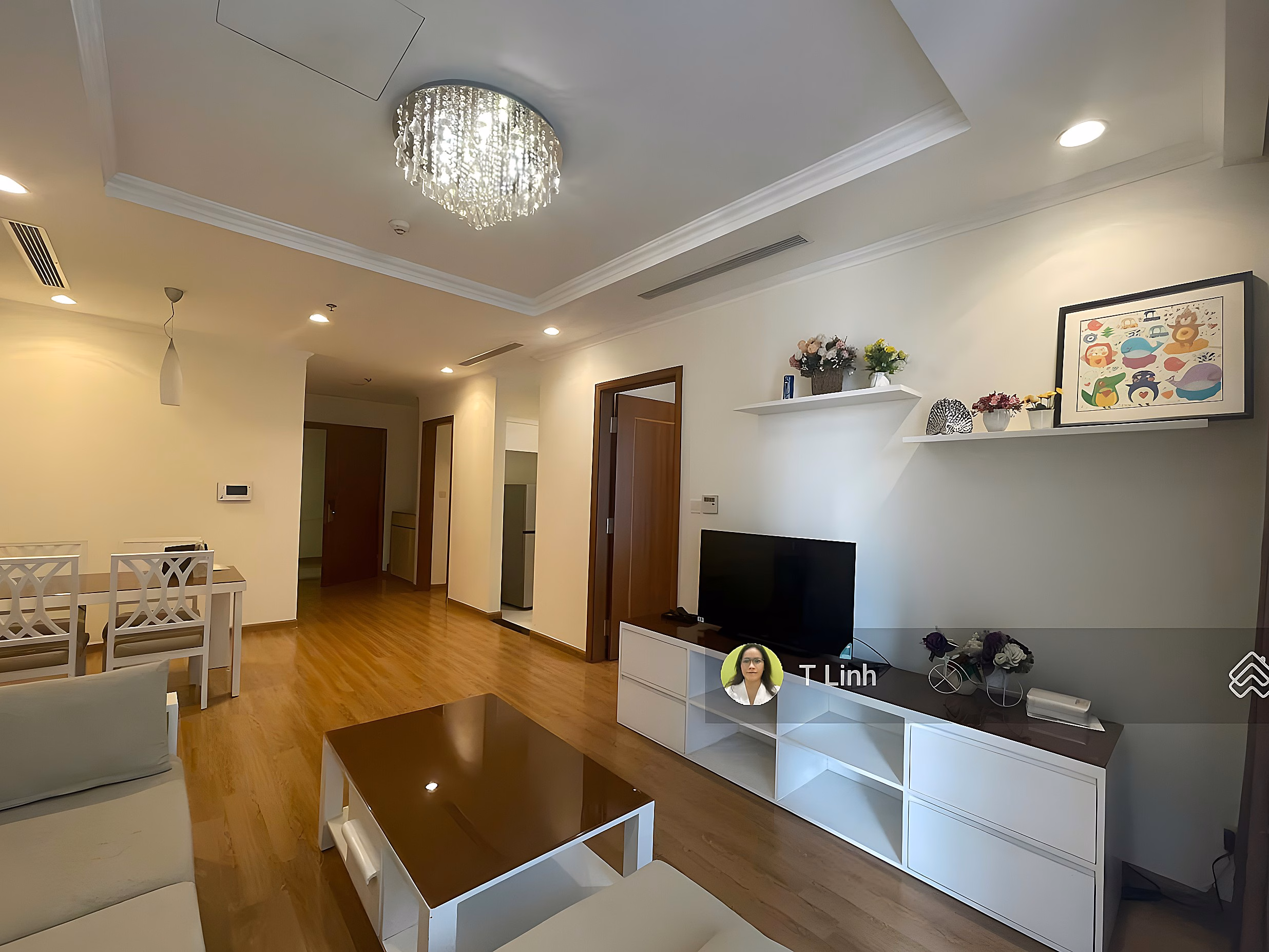 Vinhomes Nguyen Chi Thanh apartment for rent, 24th floor, 2 bedrooms, fully furnished, southeast direction