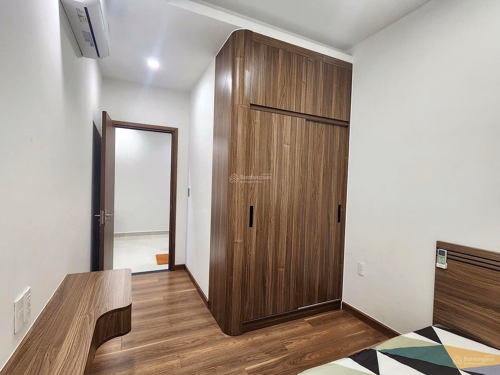 Connect to District 7 Riverside Management Board for rent 2 bedrooms 2 bathrooms with nice furniture deal price 9 million near RMIT University good apartment 0969 790 ***