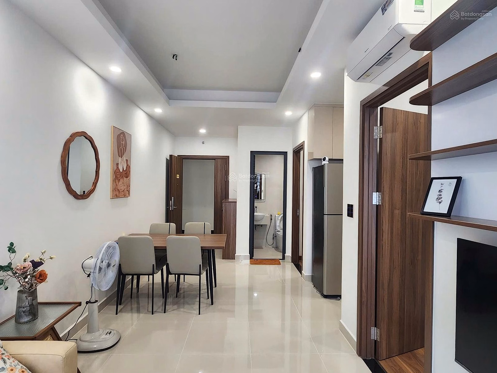 Connect to District 7 Riverside Management Board for rent 2 bedrooms 2 bathrooms with nice furniture deal price 9 million near RMIT University good apartment 0969 790 ***