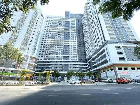 I am the owner and need to rent a Monarchy 2BR Block B high floor, beautiful new apartment, shocking price only 16 million/month
