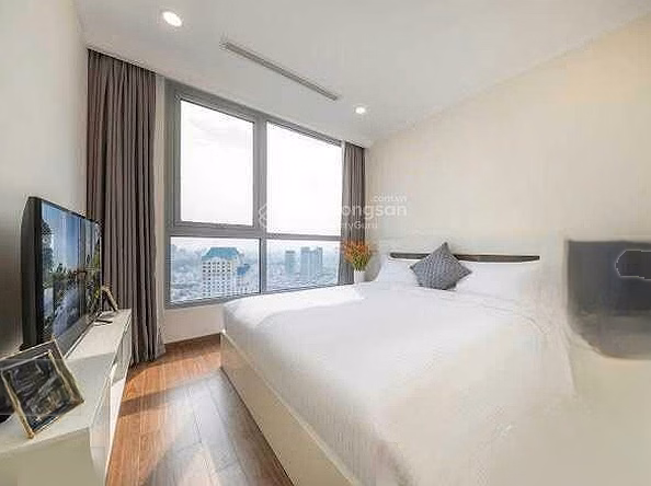 Specializing in short-term and long-term rentals of Vinhomes Central Park at good prices. Contact Ruby Homes 0938 616 ***
