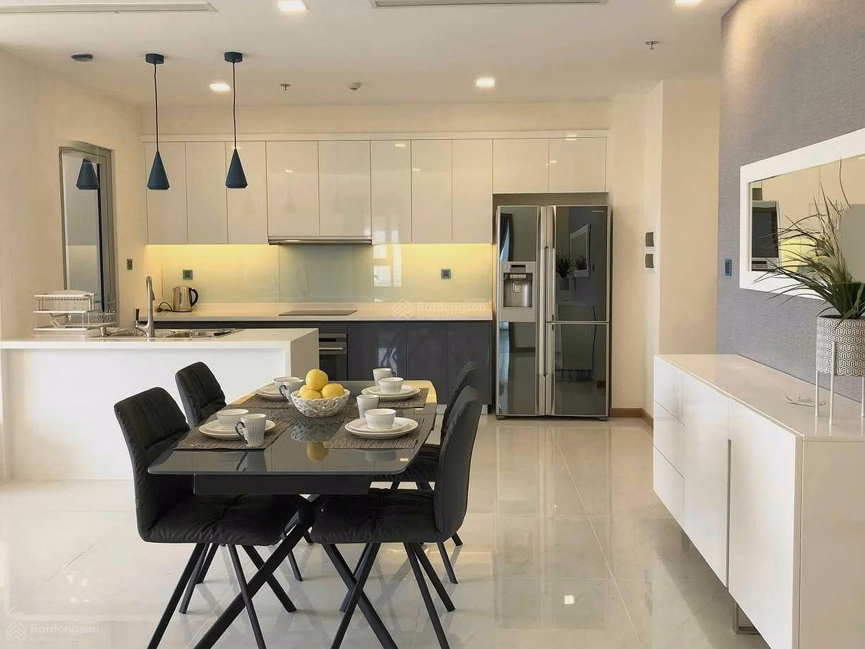 Specializing in short-term and long-term rentals of Vinhomes Central Park at good prices. Contact Ruby Homes 0938 616 ***