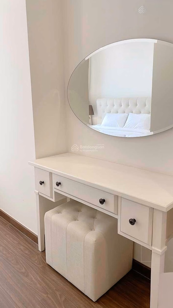 Specializing in short-term and long-term rentals of Vinhomes Central Park at good prices. Contact Ruby Homes 0938 616 ***