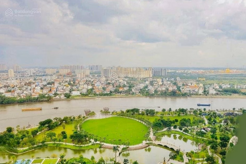 Specializing in short-term and long-term rentals of Vinhomes Central Park at good prices. Contact Ruby Homes 0938 616 ***