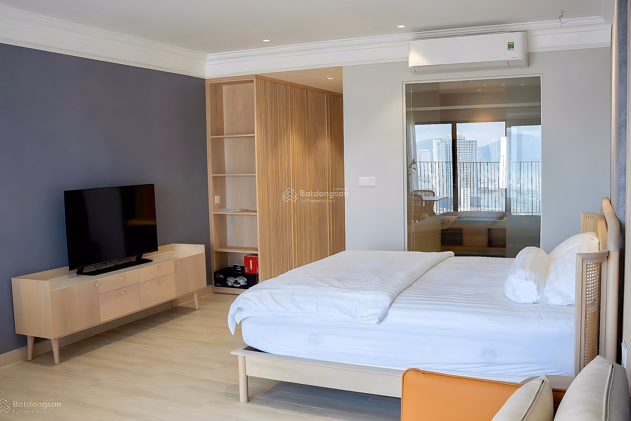 Short/long term rental of Gold Coast luxury apartment with sea view - 50m from the sea