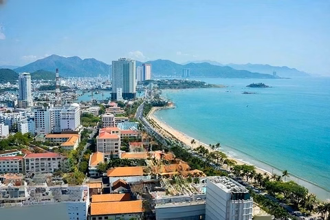 Short/long term rental of Gold Coast luxury apartment with sea view - 50m from the sea