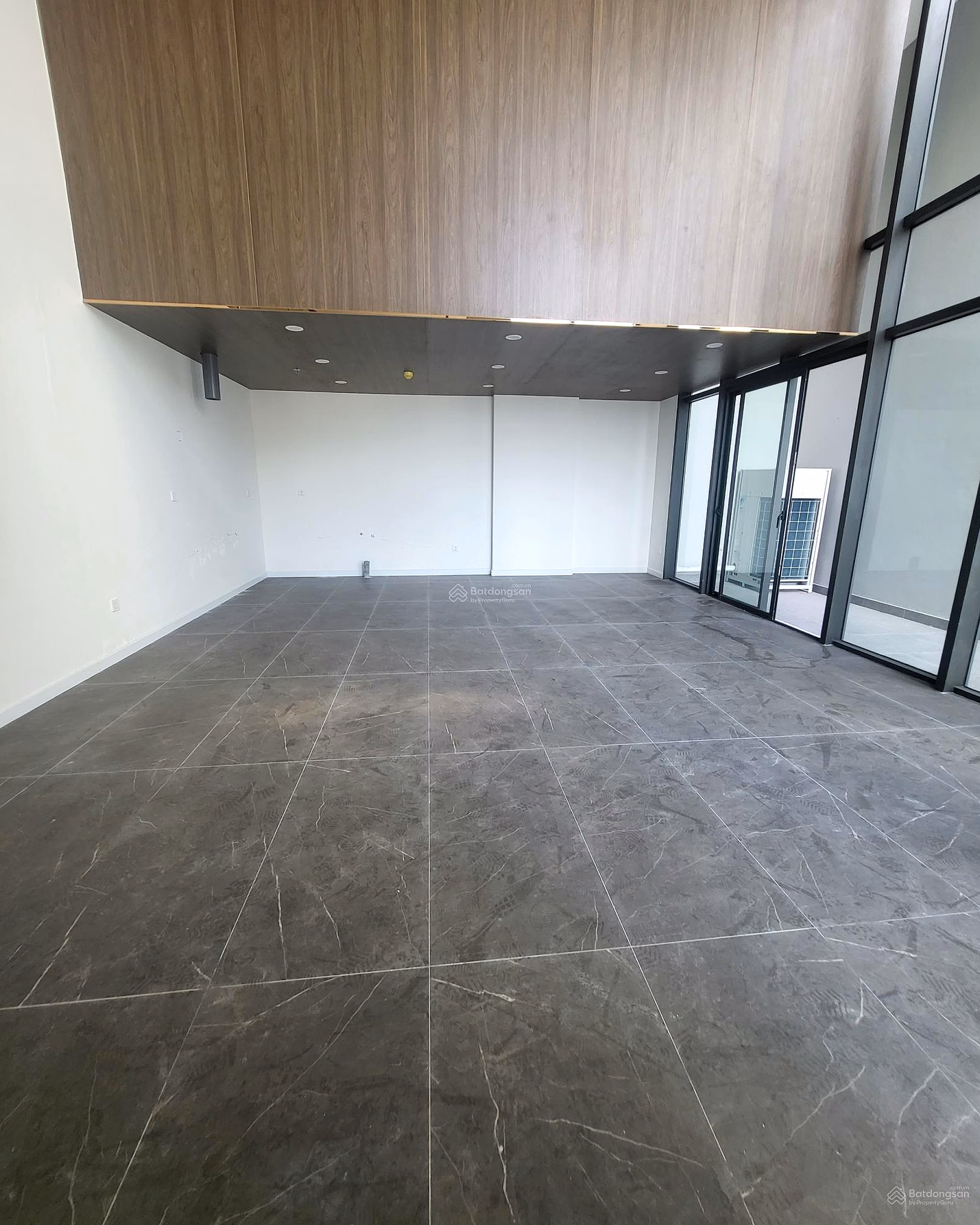 Penthouse for sale 300m2 on Duy Tan street - Cau Giay fully furnished (district: Tay Nam)***