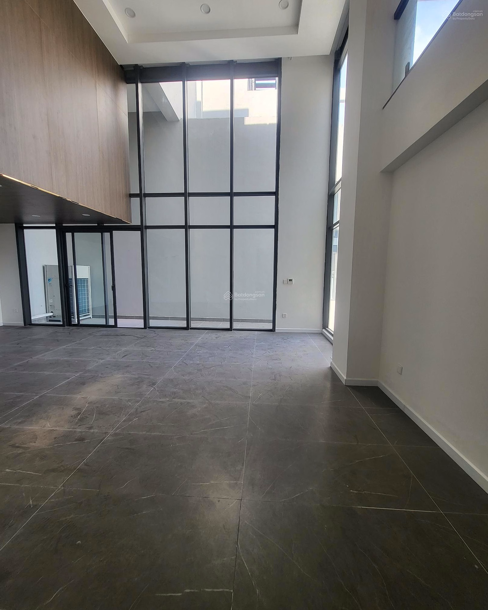 Penthouse for sale 300m2 on Duy Tan street - Cau Giay fully furnished (district: Tay Nam)***