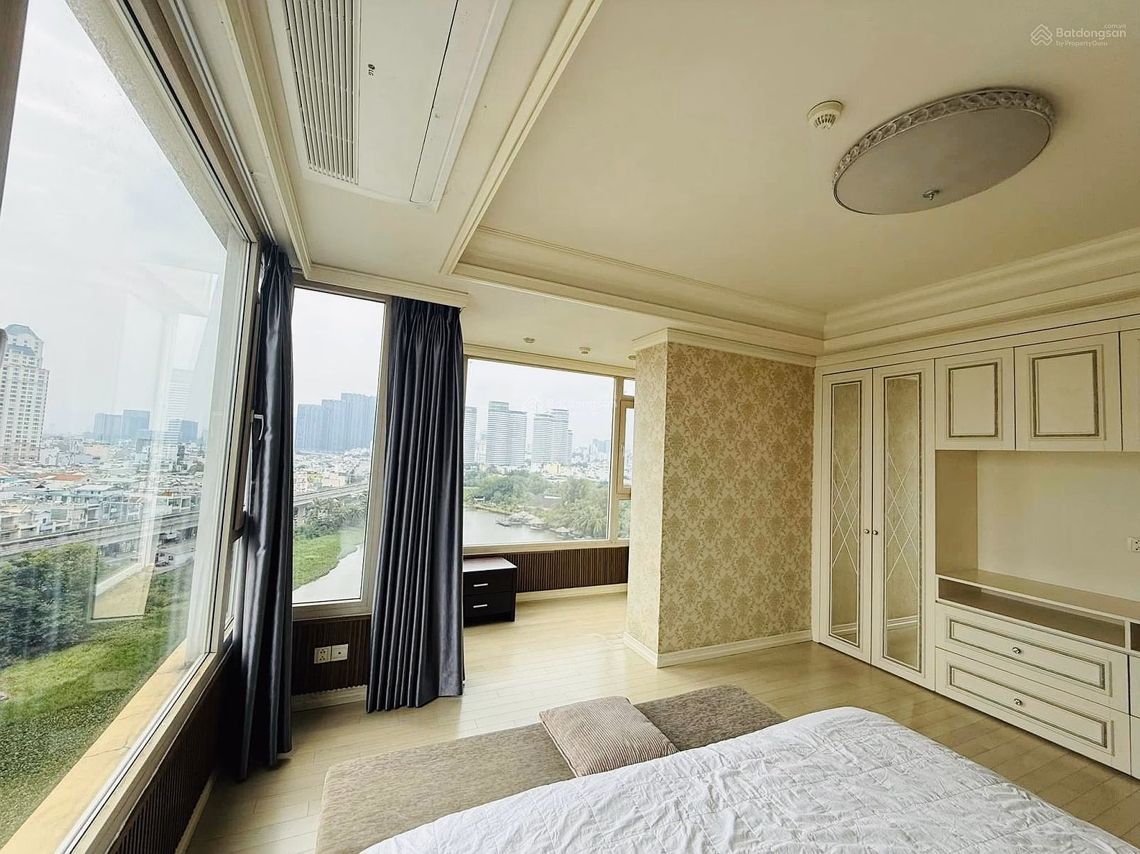 Cantavil Hoan Cau for sale, area 149m2, 3 bedrooms & 2 bathrooms, fully furnished, lake view, price 12.2 billion. 0932 055 ***