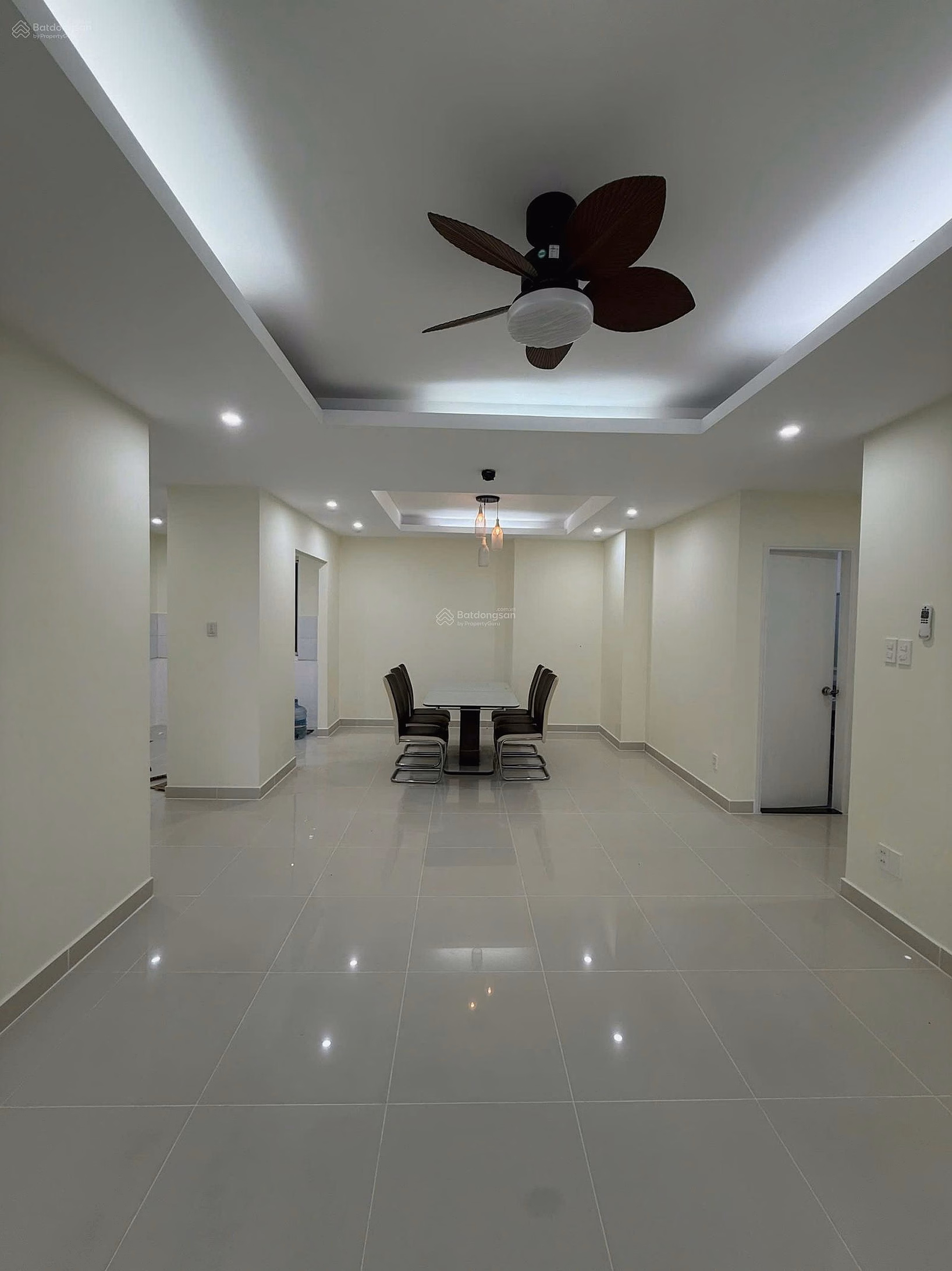 Selling Terra Rosa apartment 127m2 3 bedrooms 2 bathrooms for 4.2 billion high floor, free gift, pink book, bank loan 70%. 0909 864 ***