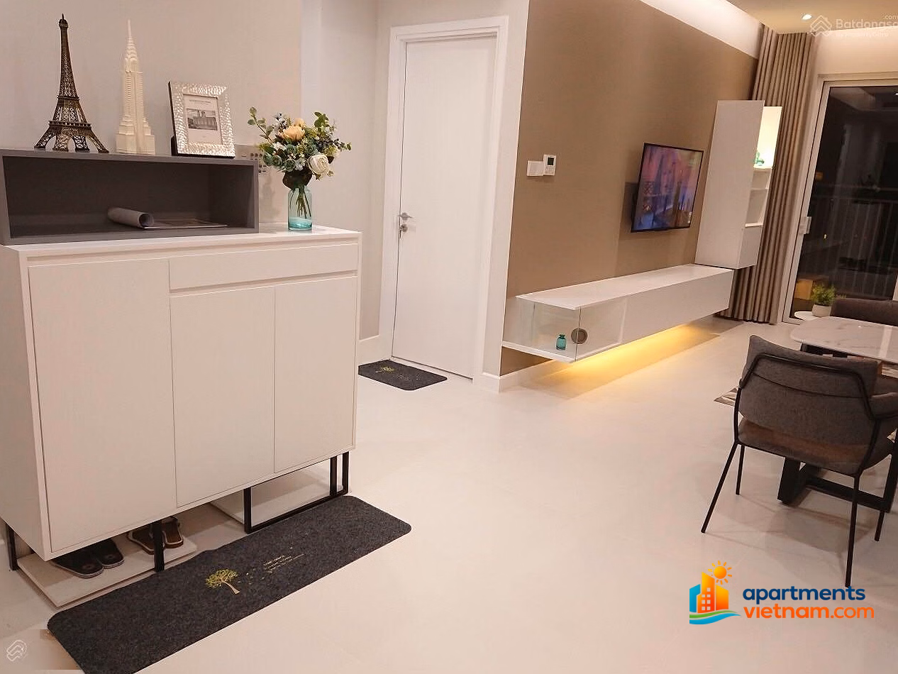 The owner rents out a 2-bedroom, 2-bathroom apartment in Sunrise City Central