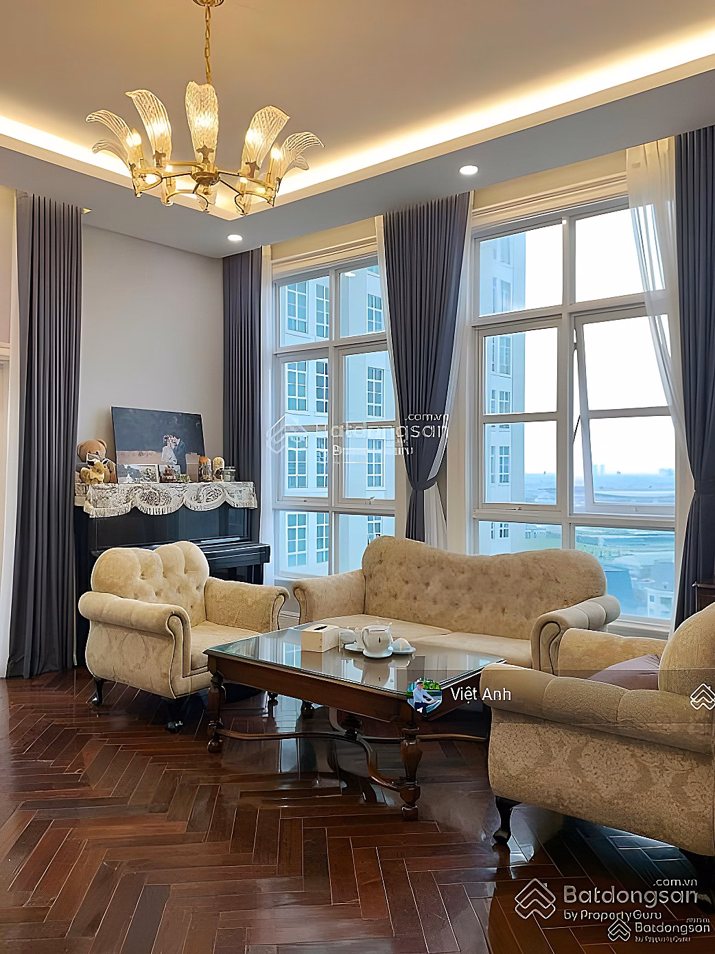 (New) owner sells 216m2 apartment in high-rise area at good price. Contact 0981 343 ***