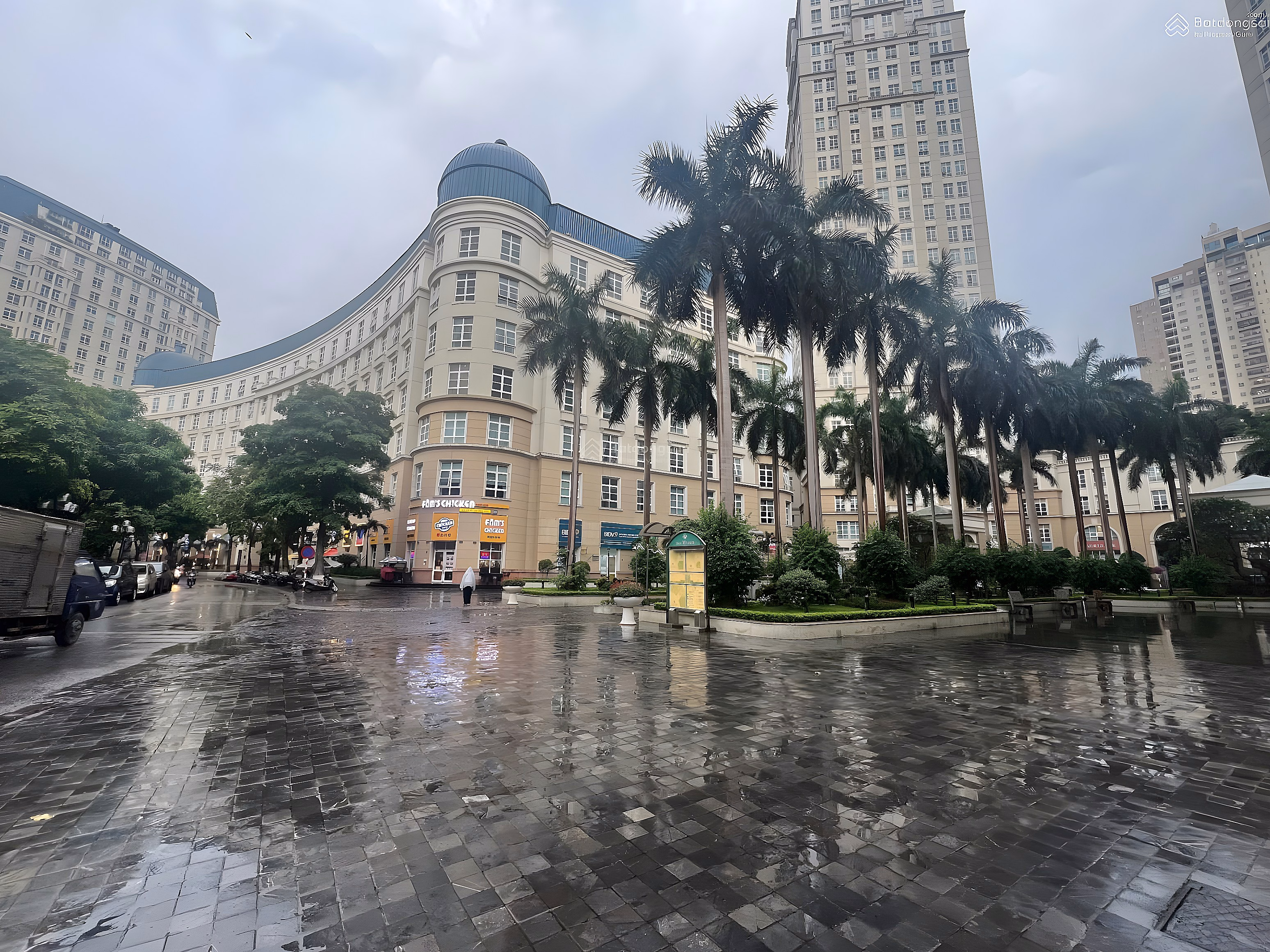(New) owner sells 216m2 apartment in high-rise area at good price***