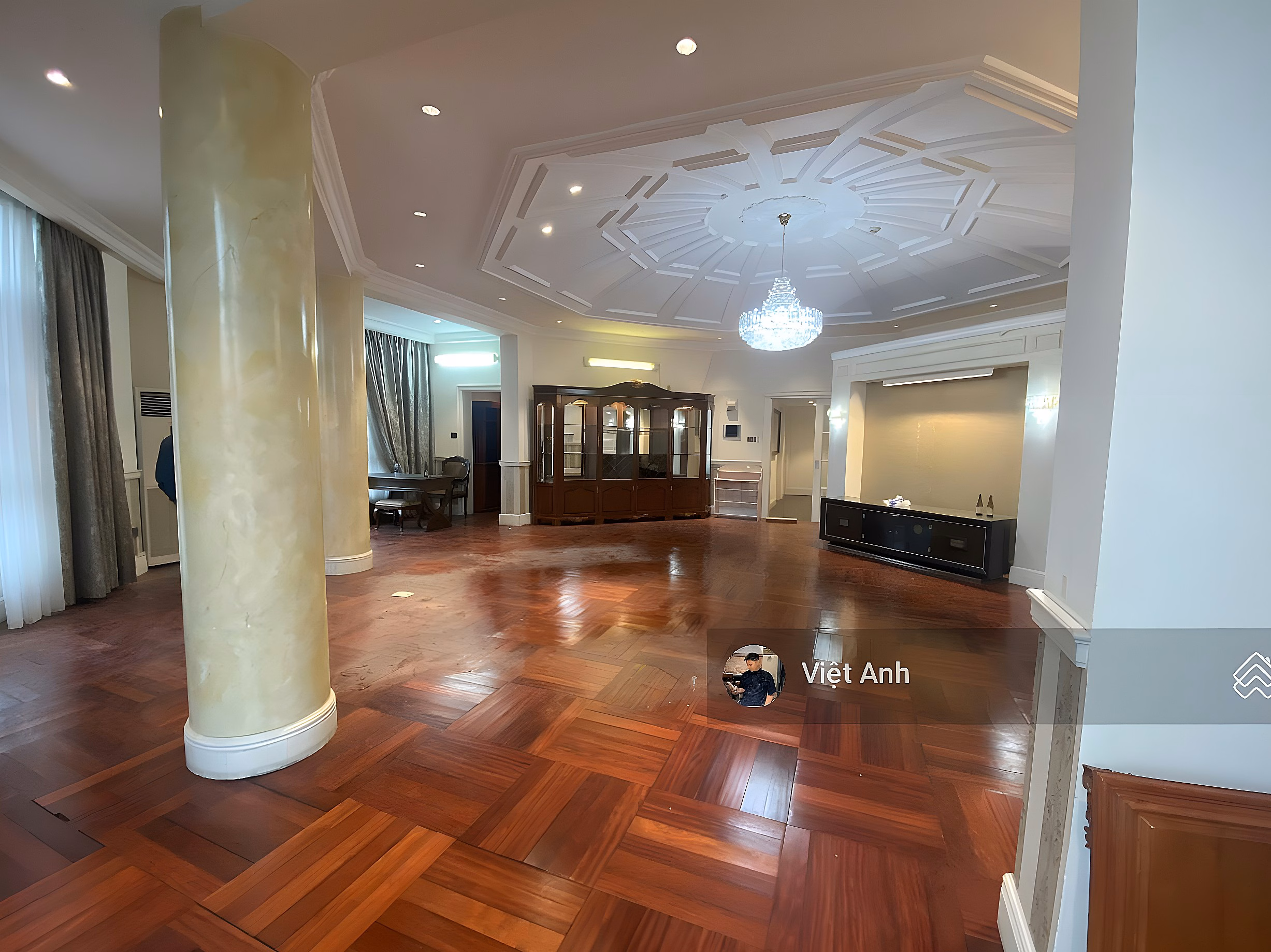 I am the owner and need to sell an apartment in block C, 257m2, The Manor apartment complex, at a very good price***
