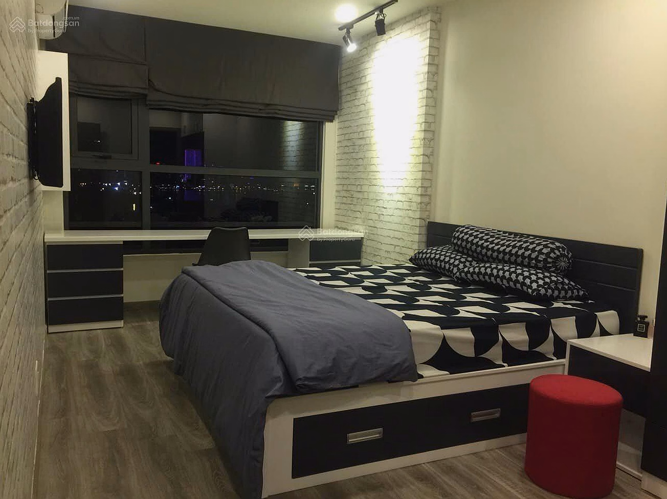 2 Bedrooms 80m2 Riva Park - Nguyen Tat Thanh District 4 - 16 million. To see the house***