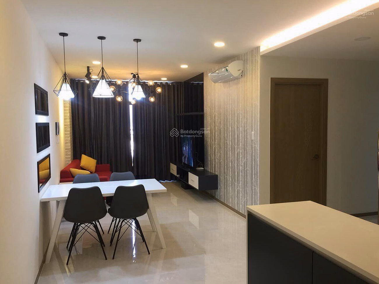 2 Bedrooms 80m2 Riva Park - Nguyen Tat Thanh District 4 - 16 million. To see the house***