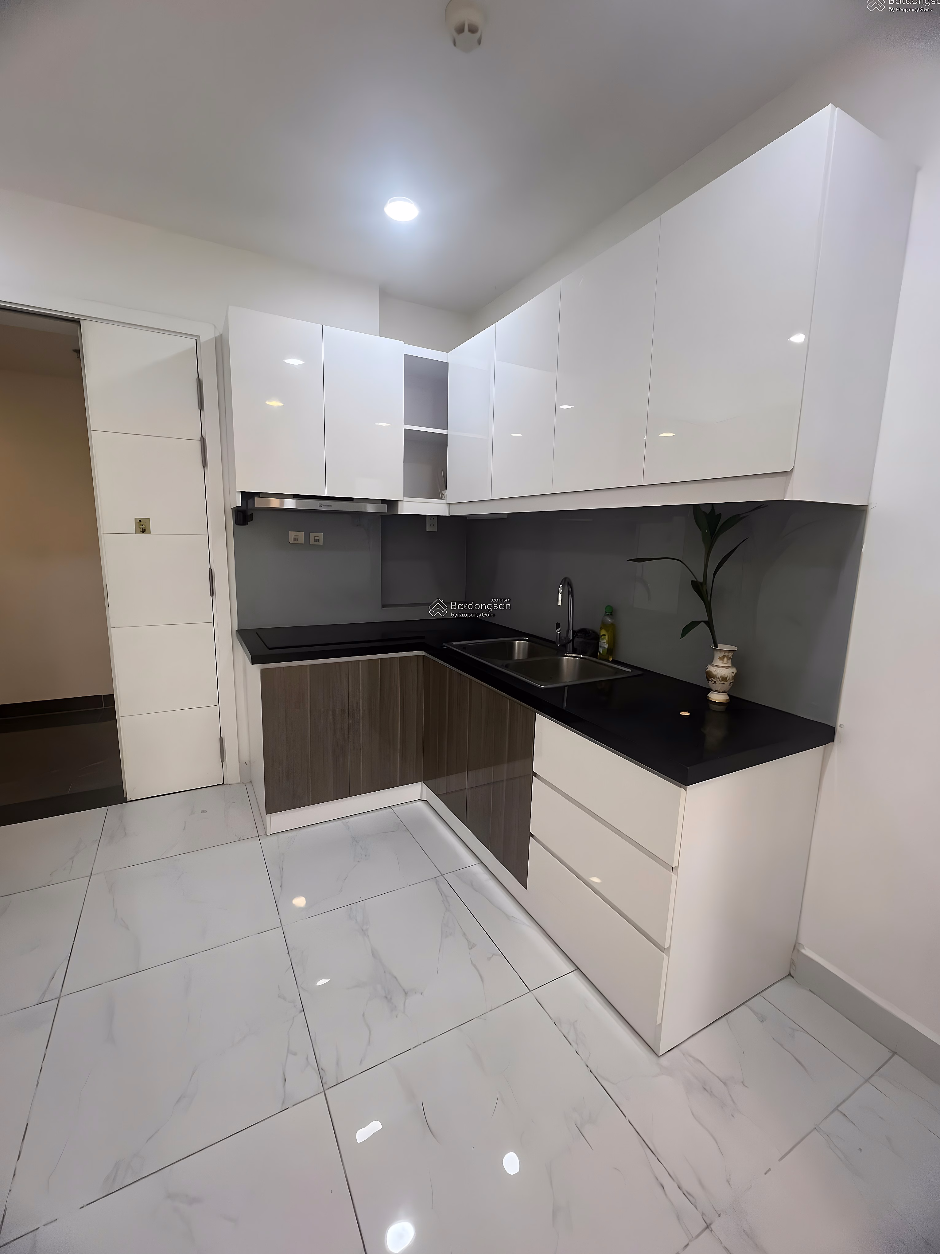 Terra Royal apartment for rent on Ly Chinh Thang, 58m2, 2 bedrooms, 1 full bathroom, price 20 million/month***