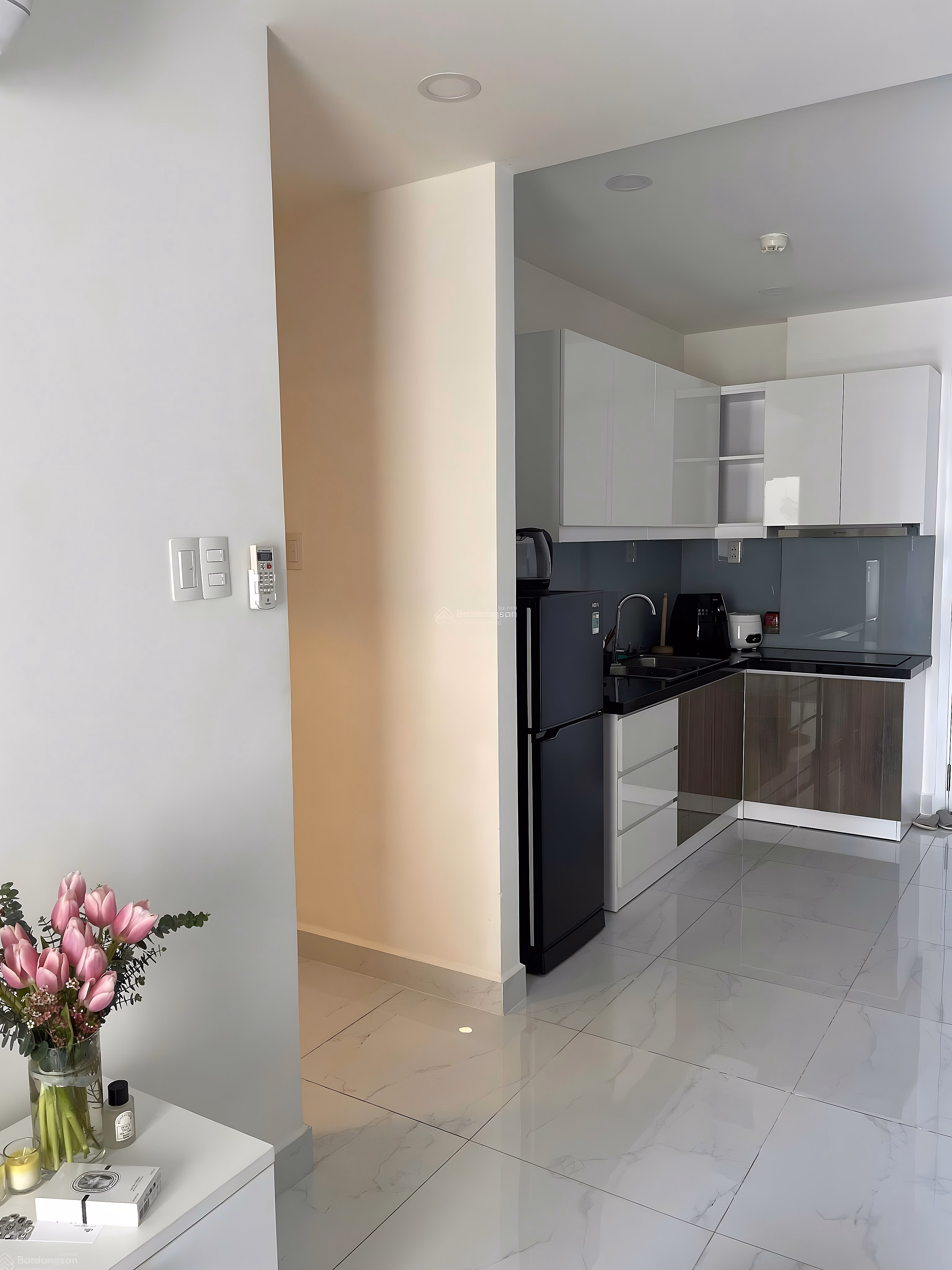 Terra Royal apartment for rent on Ly Chinh Thang, 58m2, 2 bedrooms, 1 full bathroom, price 20 million/month***