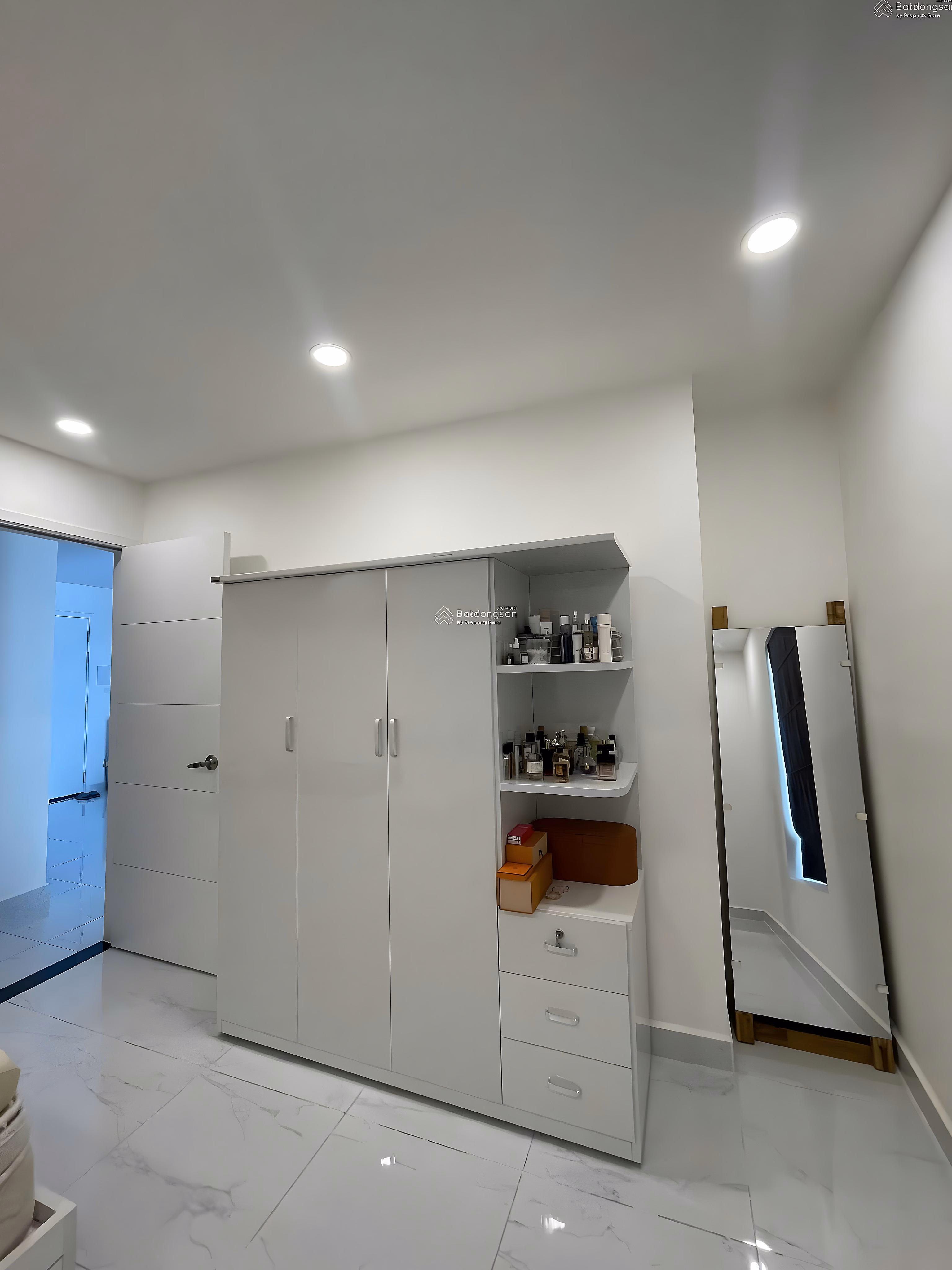 Terra Royal apartment for rent on Ly Chinh Thang, 58m2, 2 bedrooms, 1 full bathroom, price 20 million/month***