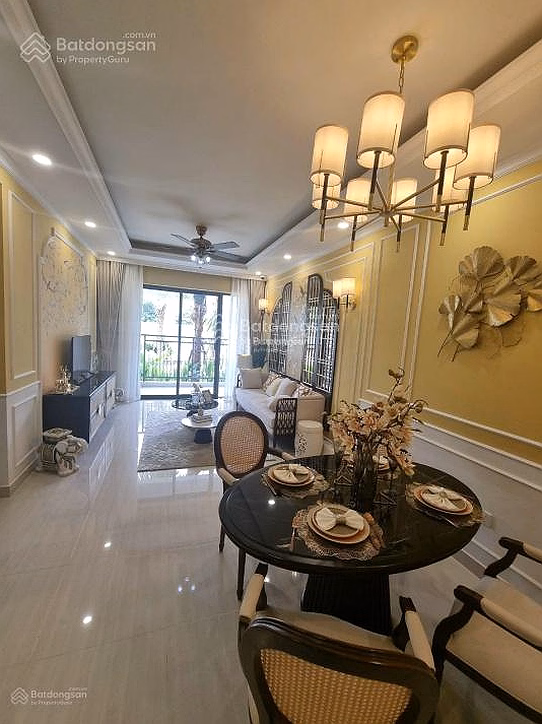 Selling diplomatic apartment at good price, nice floor, super VIP corner apartment, 3 bedrooms, area 101.38m2, swimming pool view***