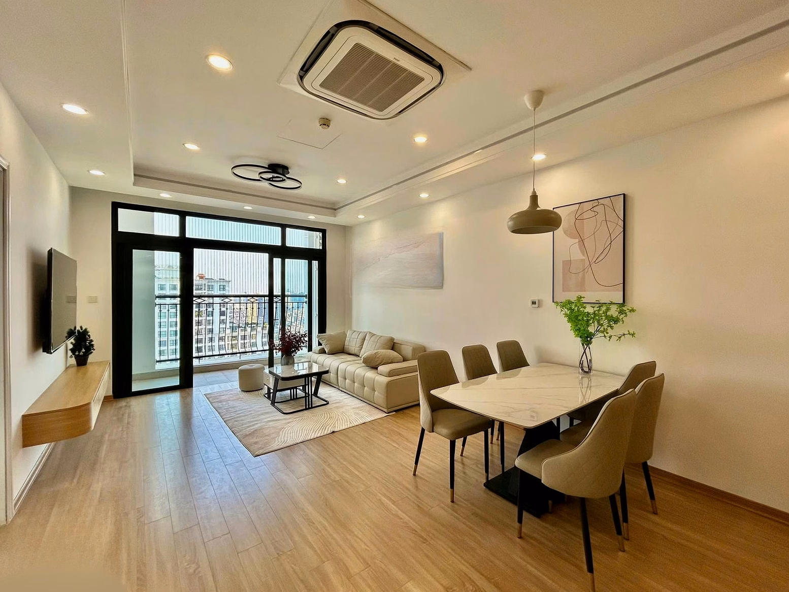 2 bedroom apartment for rent in Royal City, 124m2, fully furnished, price: 17 million***